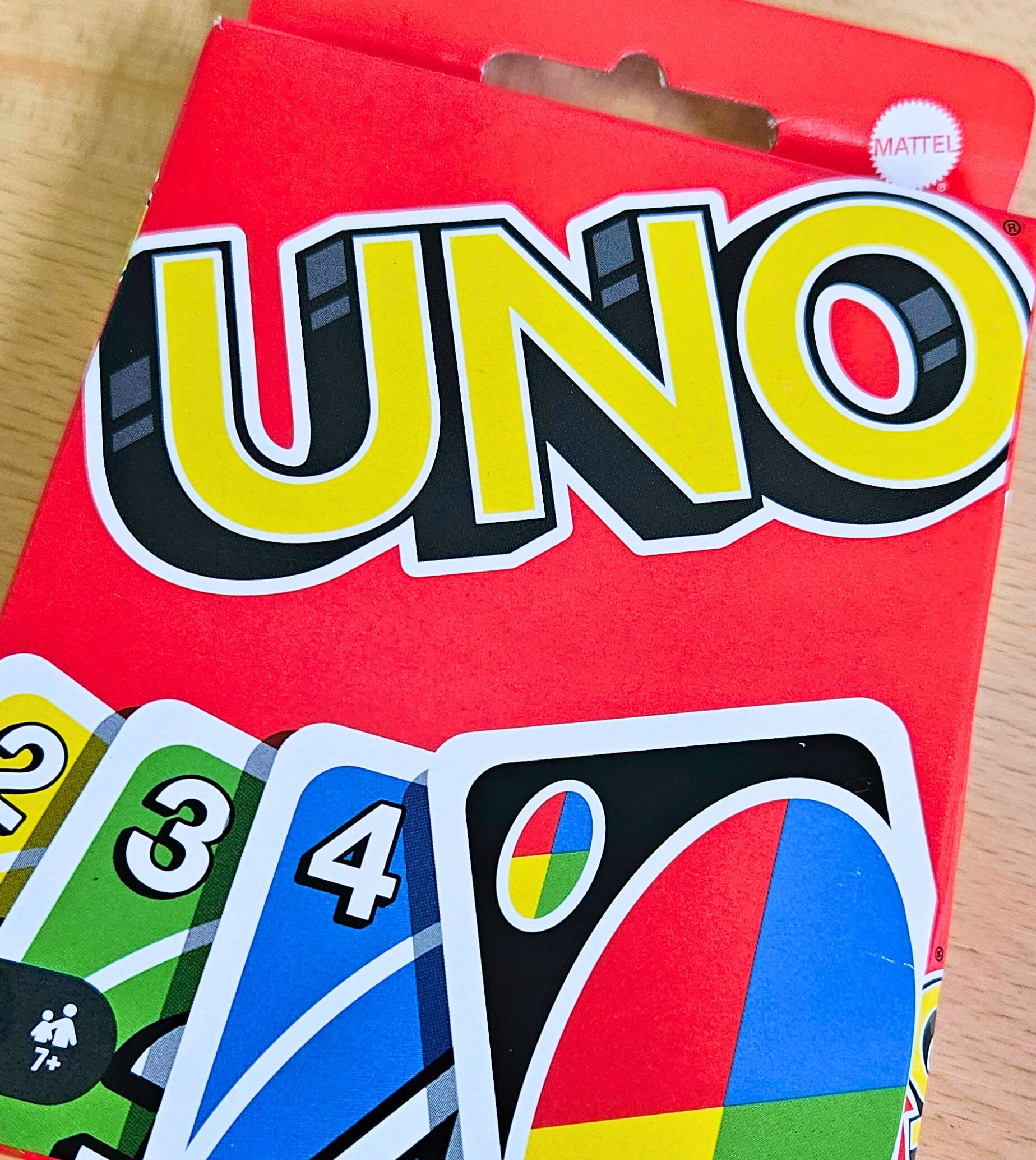 Box with the name Uno written on it